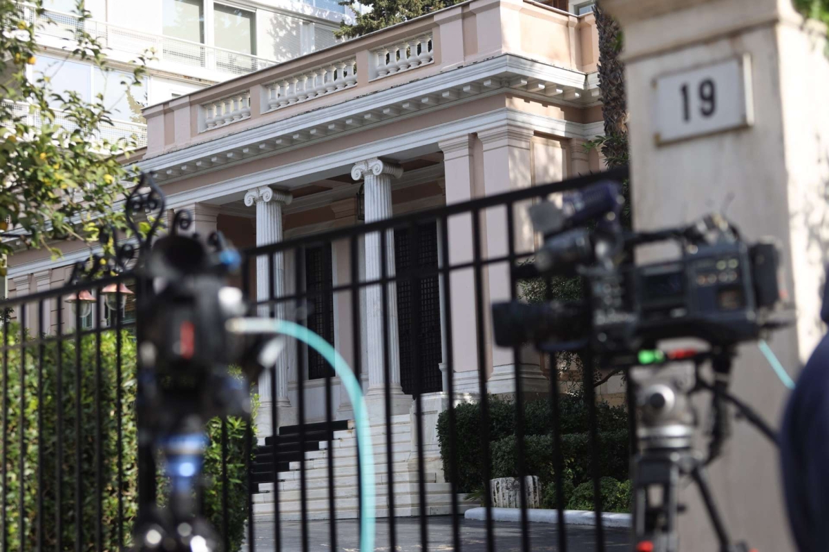Κυβερνητικά στελέχη για το «όχι» της Ιεράς Συνόδου στα ομόφυλα ζευγάρια: Σεβαστές οι απόψεις της Εκκλησίας – Κανένα σχόλιο