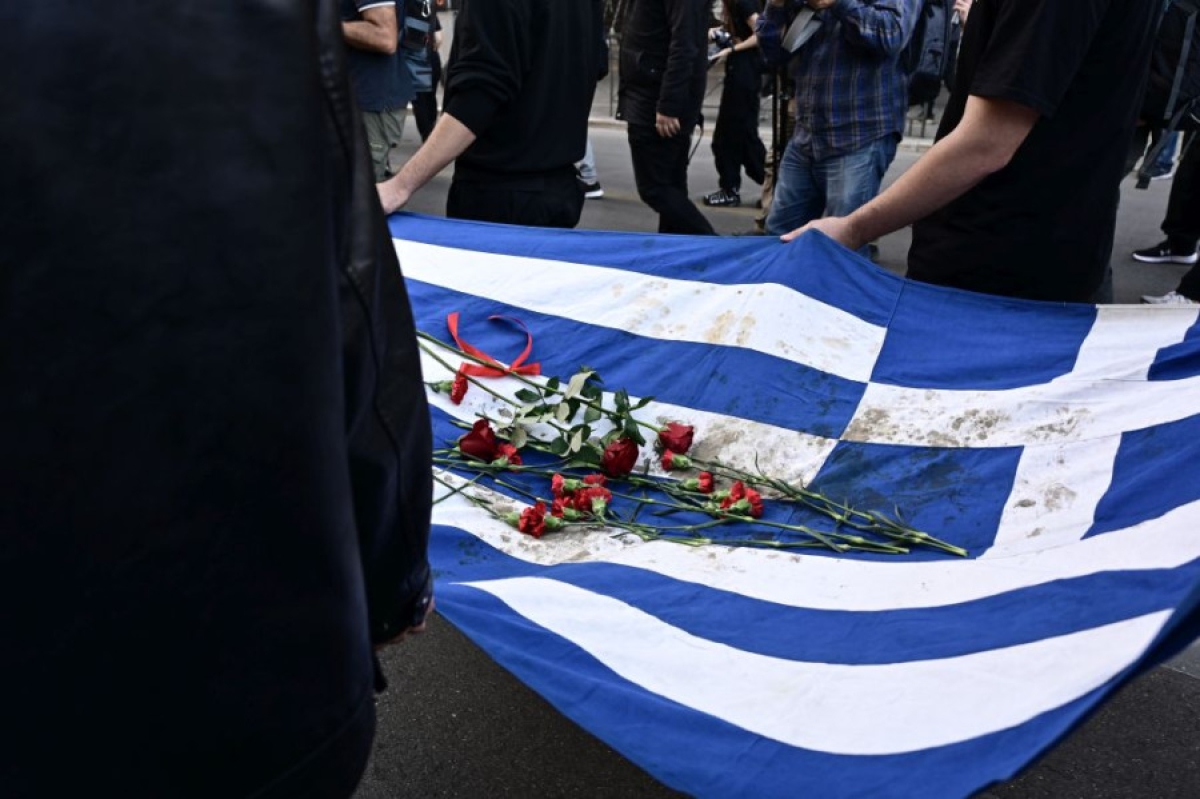 Γιατί η αιματοβαμμένη σημαία του Πολυτεχνείου βρίσκεται στα χέρια της ΠΑΣΠ