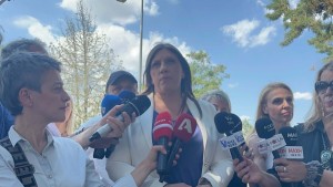 Κωνσταντοπούλου «πυροβολεί» Τσίπρα: «Απύθμενο θράσος να επιστρέφει μετά την κωλοτούμπα του δημοψηφίσματος»