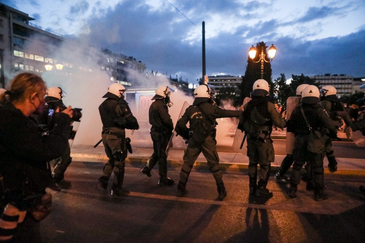 Χημικά και αύρα στο πανεκπαιδευτικό συλλαλητήριο στο Σύνταγμα
