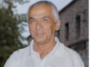 Γιατρός από το Αίγιο ίδρυσε το «Κίνημα των Ψεκασμένων»
