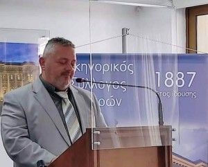 Με σπασμένα φρένα στον κατήφορο