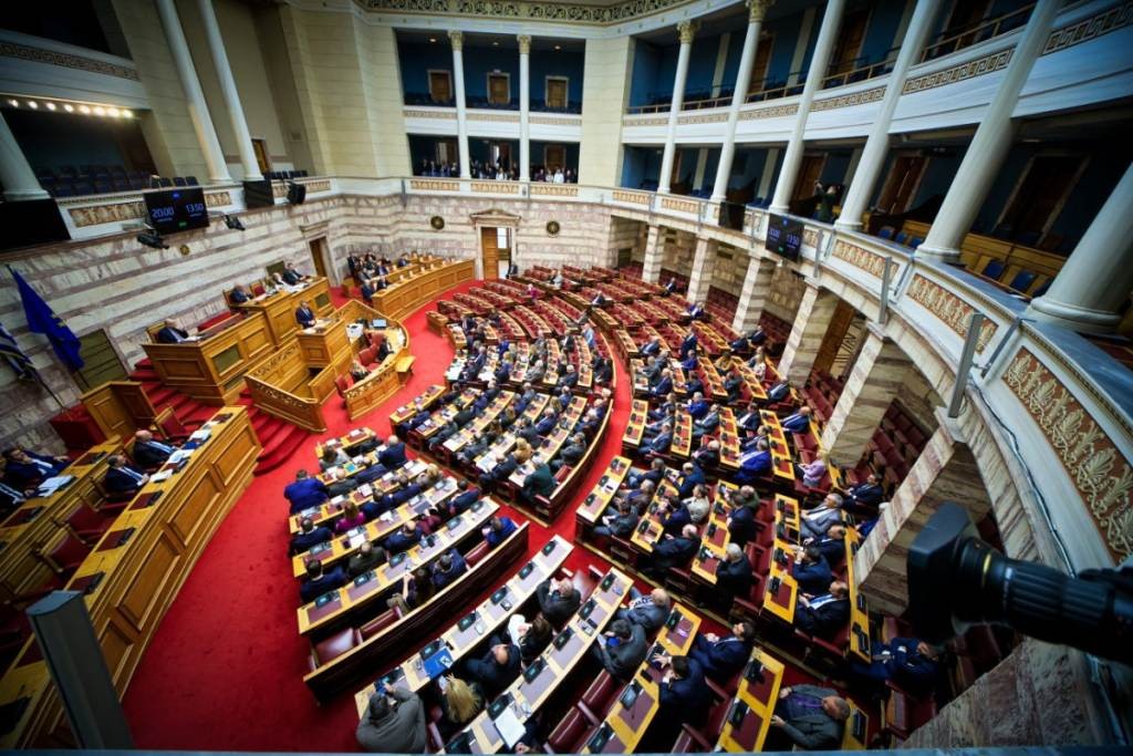 Εβδομάδα φραπέ και χασάπη στην εξεταστική της Βουλής για τον ΟΠΕΚΕΠΕ- Πότε παίρνουν σειρά οι πολιτικοί