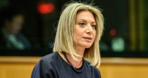 «Το Σύνταγμα της χώρας έχει μετατραπεί σε “κουρελόχαρτο”»: H νέα ανάρτηση της Μ.Καρυστιανού