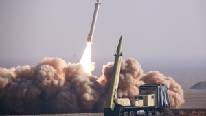 Μαζική επίθεση του Ιράν σε Ισραήλ, Κουβέιτ και ΗΑΕ – Φλέγονται κτίρια, διυλιστήρια, στρατιωτικές βάσεις