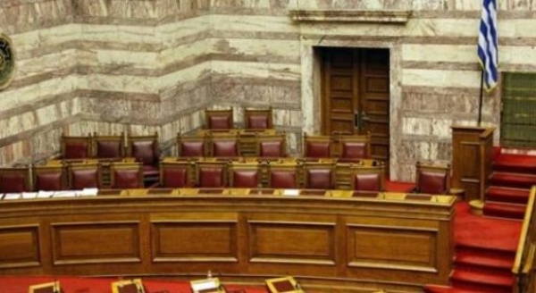 «Το κράτος στάθηκε όρθιο…» : Χειροκροτούν τους εαυτούς τους οι Υπουργοί της Κυβέρνησης