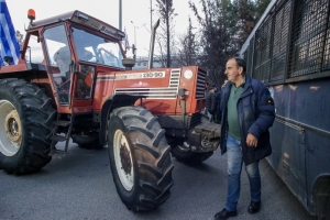 Αγρότες: Εννέα αιτήματα προς τον Πρωθυπουργό ενώ πυκνώνουν τα μπλόκα – Στο διάλογο με ανοιχτούς δρόμους επιμένει η κυβέρνηση