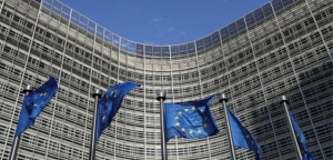 Κομισιόν: Προειδοποιητική επιστολή σε Ελλάδα και άλλες εννέα χώρες για τα τα ταξιδιωτικά vouchers