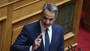 Μητσοτάκης σε Ανδρουλάκη: «Κάνω την Ελλάδα ισχυρή, όχι ρεντίκολο της Ευρώπης»