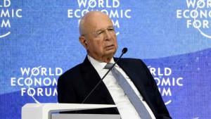 Κλάους Σβαμπ: Παραιτήθηκε από την προεδρία ο ιδρυτής του Παγκόσμιου Οικονομικού Φόρουμ