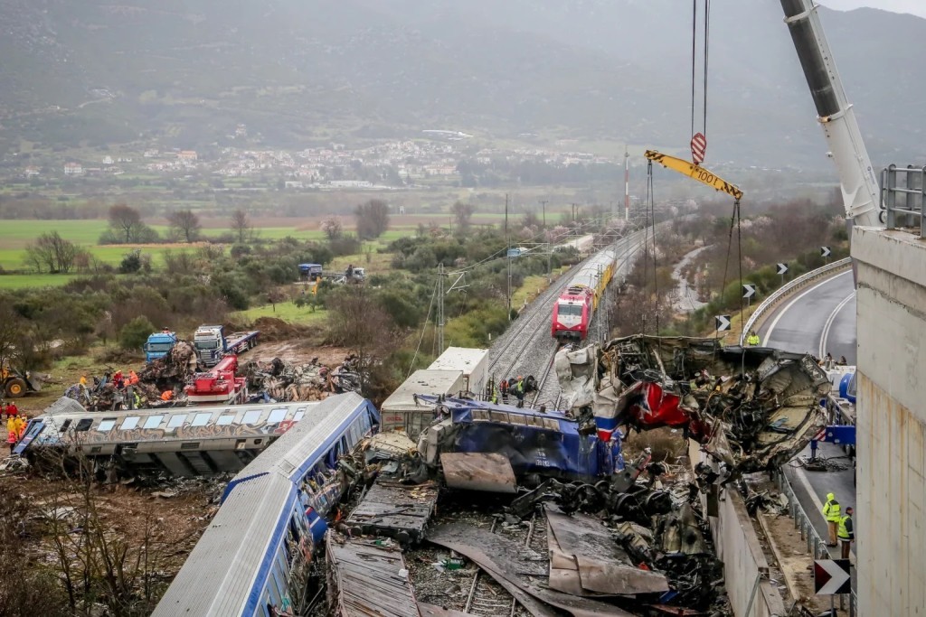 Νέα έκθεση για τα Τέμπη: 30 άνθρωποι απανθρακώθηκαν λόγω καύσης υδρογονανθράκων
