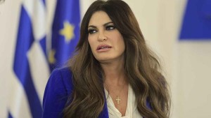 Η Κίμπερλι σε άθλια ψυχολογική κατάσταση στην πρεσβεία: Κατηγορεί το προσωπικό για «χαφιεδισμό»