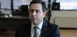 Μηταράκης: Τέλος τα επιδόματα σε όσους παίρνουν άσυλο