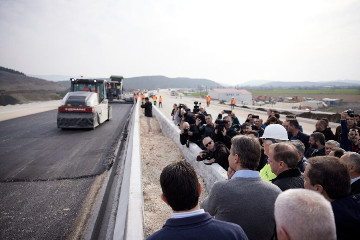 Επίσκεψη Μητσοτάκη στον Ε65: Μετατρέπουμε τη χώρα σε μεγάλο εργοτάξιο