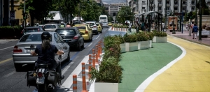 «Μεγάλος Περίπατος»: 2 εκατομμύρια ευρώ για ζαρντινιέρες &amp; δέντρα(!) την ώρα που οι Έλληνες λιποθυμούν από την πείνα