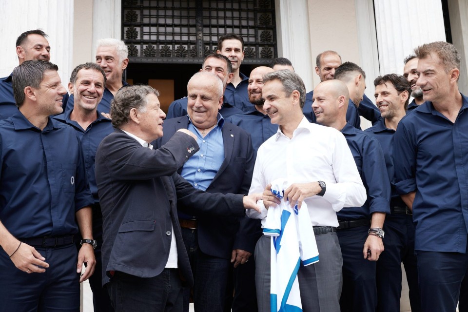 Συναντήθηκε με τους πρωταθλητές του 2004 ο Μητσοτάκης - Τι είπε στον Ρεχάγκελ (εικόνες)