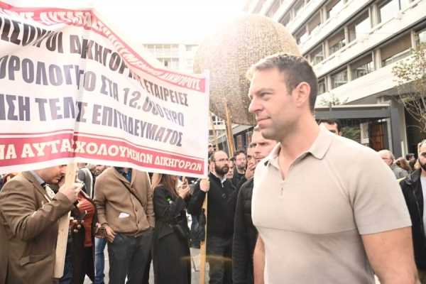 Ο Στέφανος Κασσελάκης «αδειάζει» τον Τσίπρα: Η μνημονιακή εποχή του ΣΥΡΙΖΑ τελείωσε