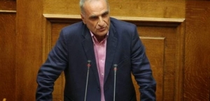 Γ. Βαρεμένος για την επιτάχυνση των εμβολιασμών: Ενίσχυση των δομών και «κόψτε το κεφάλι σας»