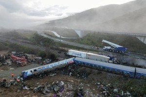 Έγκλημα στα Τέμπη: Οι συγγενείς των θυμάτων συλλέγουν υπογραφές – Σε ποια πρόσωπα αναμένονται μηνύσεις