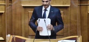 Μητσοτάκης σε Τσίπρα: Πείτε μας αν θα καταγγείλετε την συμφωνία με ένα νόμο και ένα άρθρο