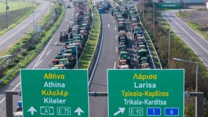 Μπλόκα αγροτών: Ποιοι δρόμοι κλείνουν τη Δευτέρα – Οι «σκληροί» και οι «διαπραγματευτές»