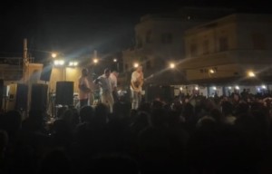 Πανηγύρι – Αμοργού: Στο «λευτεριά στην Παλαιστίνη» ο τραγουδιστής είπε «λευτεριά σε Ελλάδα-Κύπρο» και έγινε σύρραξη