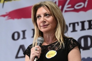 Αιχμές της Μ.Καρυστιανού στον Τάσο Δέδε: «Απαντήστε στα επτά ερωτήματα και μην παίζετε με τον πόνο μας»