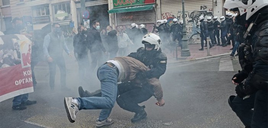 Επεισόδια στην Πανεπιστημίου με μέλη του ΚΚΕ