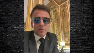 Γαλλία: Ο Μακρόν βάζει τέλος στα social media για παιδιά κάτω των 15 – Απαγόρευση κινητών στα γαλλικά σχολεία