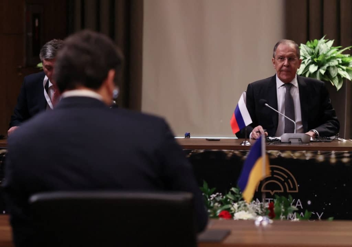 Στον «αέρα» το μέλλον της Ουκρανίας: Ακαρπη η συνάντηση Λαβρόφ – Κουλέμπα