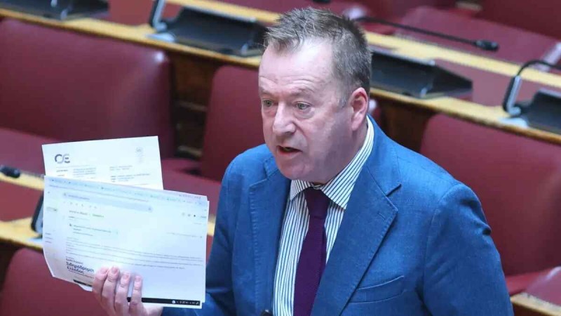 Βασίλης Κόκκαλης: Παραιτήθηκε από βουλευτής του ΣΥΡΙΖΑ και παραδίδει την έδρα του