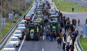 Αγρότης κατά δημοσιογράφου: «Το 80% των πολιτών είναι μαζί μας και μας είπαν να μην ακούμε φερέφωνα σαν εσένα»