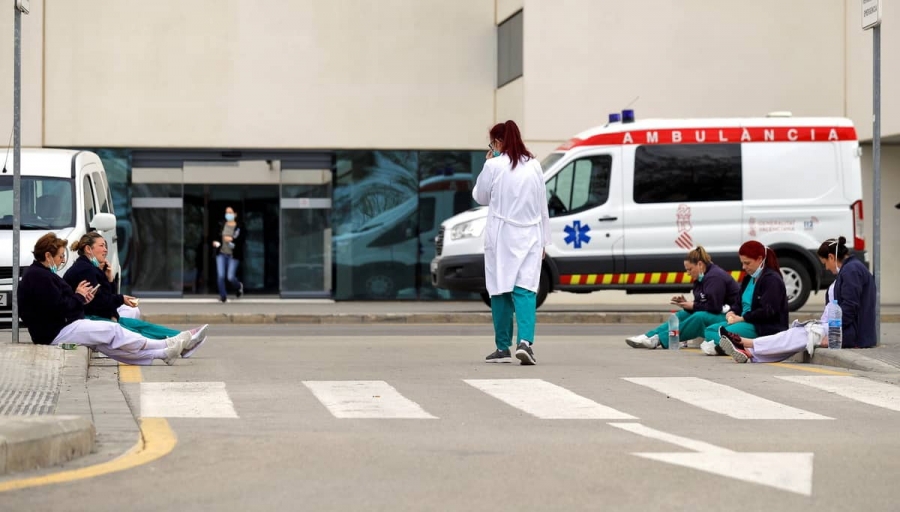 Ισπανία: Άλλοι 932 νεκροί από τον κορωνοϊό μέσα σε μια μέρα