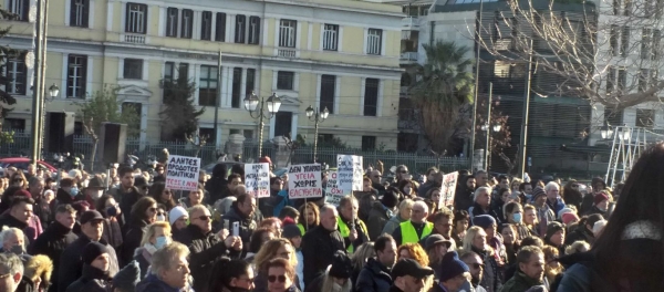 Χιλιάδες πολίτες στην συγκέντρωση κατά του υποχρεωτικού εμβολιασμού - Φωτό &amp; βίντεο