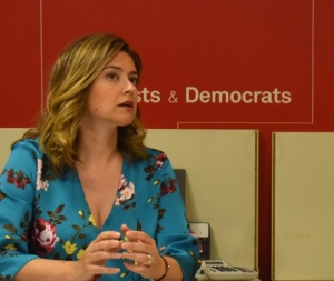 Ζέφη Δημαδάμα: «Εμπιστευόμαστε στους Ταλιμπάν τα δικαιώματα των γυναικών;»