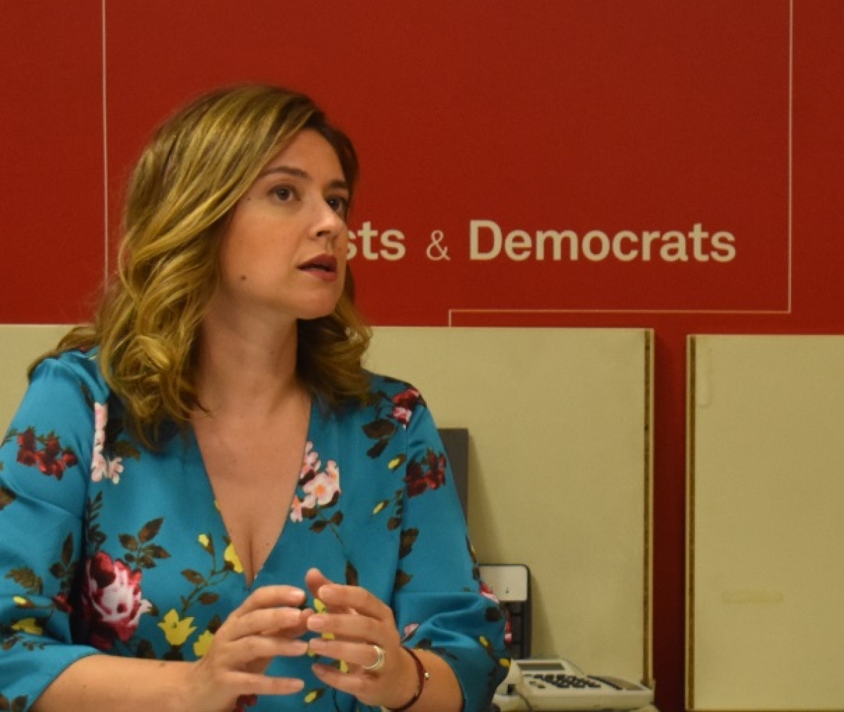 Ζέφη Δημαδάμα: «Εμπιστευόμαστε στους Ταλιμπάν τα δικαιώματα των γυναικών;»