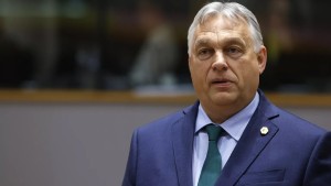 Β.Ορμπάν: «Ο κόσμος είναι ασφαλέστερος μετά τη σύνοδο της Αλάσκας»