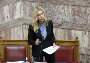 Φωτεινή Αραμπατζή στη Βουλή: «Το στέλεχος του κορωνοϊού στα μινκ της Δυτικής Μακεδονίας δεν σχετίζεται επ’ ουδενί με τη μετάλλαξη της Δανίας»