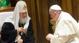Ρωσία: «Σχίσμα» του Πάπα με τη Μόσχα – Αποκάλεσε τον Κύριλλο «παπαδοπαίδι του Πούτιν»