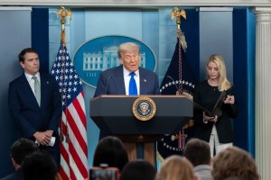 Ντ.Τραμπ live: «Είμαστε έτοιμοι να εξαπολύσουμε και δεύτερη πολύ μεγαλύτερη επίθεση, αν χρειαστεί»