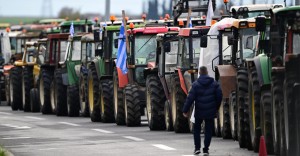 Δυσαρεστημένοι οι αγρότες από τις εξαγγελίες της κυβέρνησης, δεν σχεδιάζουν να ανοίξουν τους δρόμους