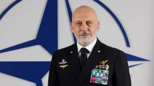 Για πρώτη φορά στο Κίεβο ο διοικητής του ΝΑΤΟ
