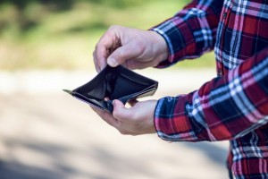 Κραυγή αγωνίας από τους πολίτες για την ακρίβεια: «Μέχρι τις 20 του μήνα δεν έχει μείνει τίποτα»