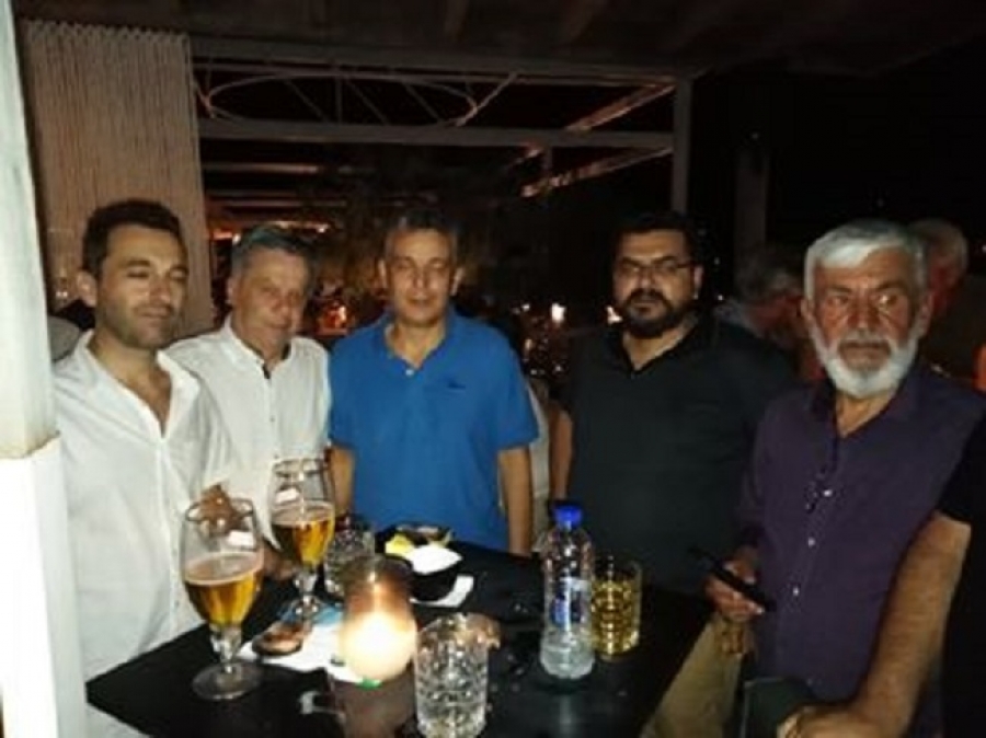 Στο Μεσολόγγι για χαλαρό ποτό με φίλους του ΚΙΝΑΛ ο Βασίλης Αντωνόπουλος