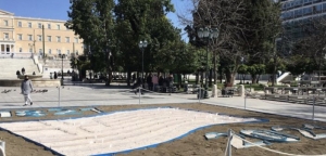 Δείτε βίντεο από την παρέλαση της 25ης Μαρτίου: Ο έφιππος εύζωνας, οι υπερπτήσεις Rafale και τα δρώμενα-έκπληξη