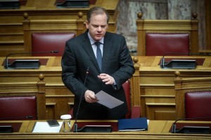 Τέμπη: Στο Δικαστικό Συμβούλιο παραπέμπεται ο Καραμανλής με 157 «ναι» από τη Bουλή