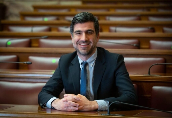 Ο Θανάσης Γλαβίνας νέος εκπρόσωπος Τύπου του ΠΑΣΟΚ