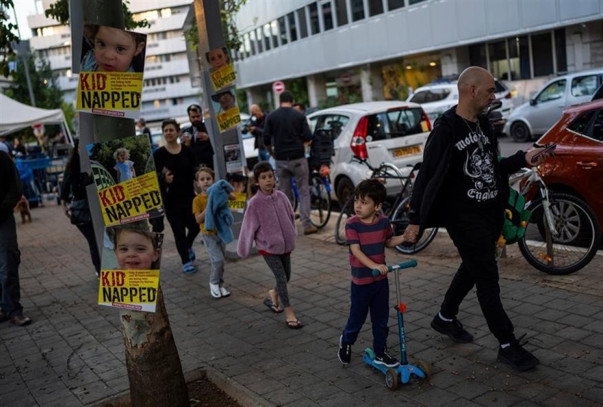 Πόλεμος στο Ισραήλ: Ξεκίνησε η απελευθέρωση ομήρων της Χαμάς – Live τη μεταφορά τους