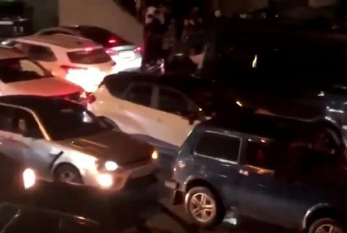 Η «μεγάλη έξοδος» των Ρώσων: Περνούν τα σύνορα για να γλιτώσουν την επιστράτευση, φεύγουν και με… ποδήλατα