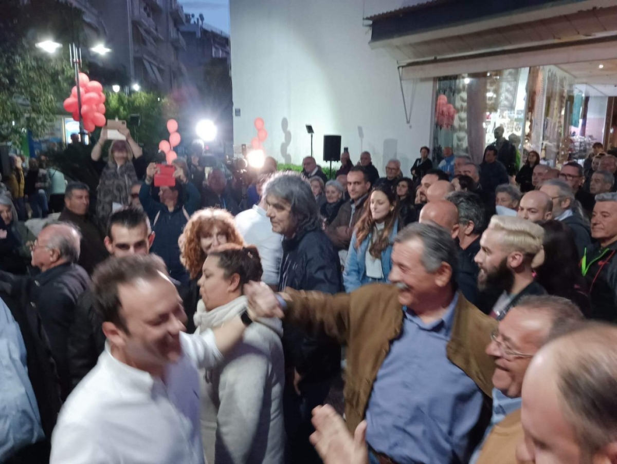 Κοσμοσυρροή στα εγκαίνια του πολιτικού γραφείου του Μίλτου Ζαμπάρα στο Αγρίνιο